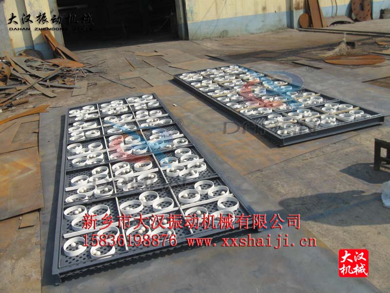 長方形振動(dòng)篩彈跳球